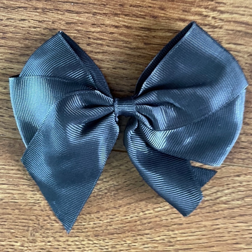 Dark gray hair bow clip